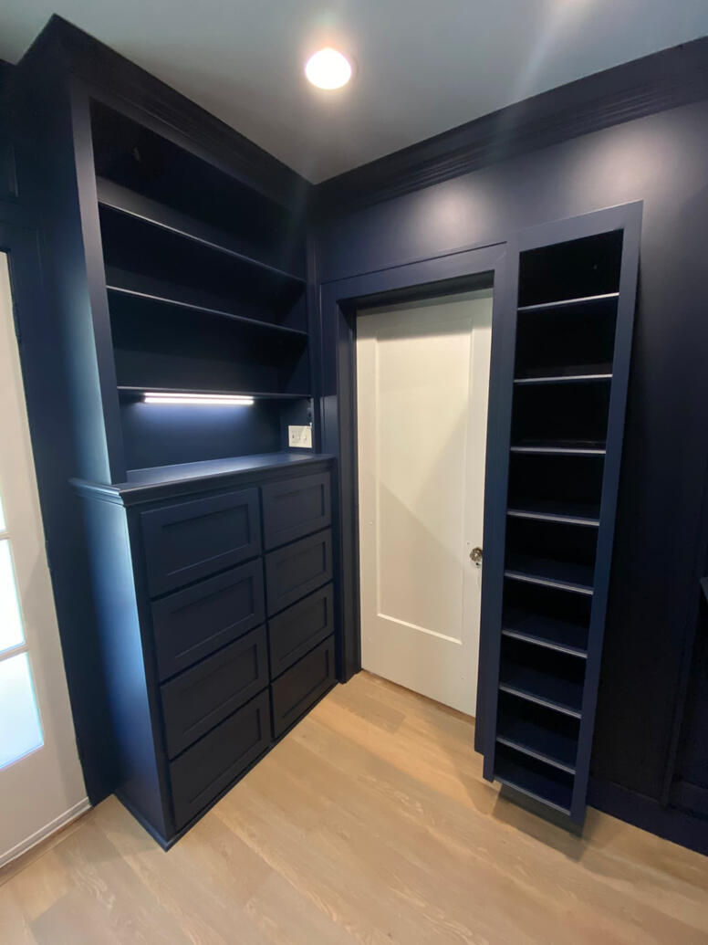 Closets &amp; Armoires